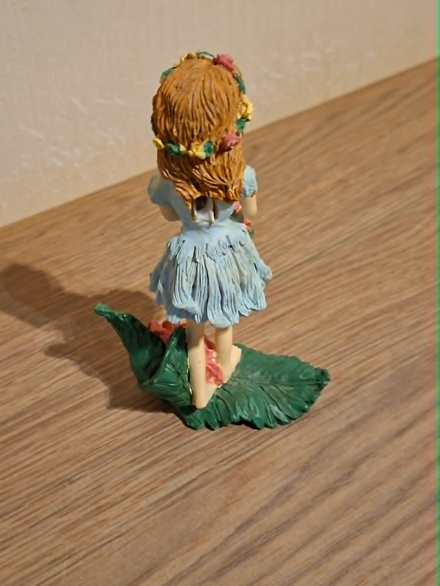 Figura decorativa: chica con flores – photo 3